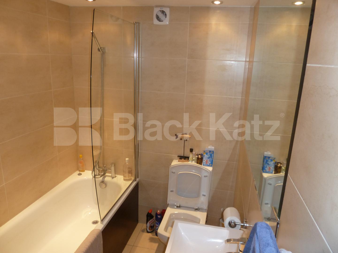 			An absolutely stunning apartment !!!, 2 Bedroom, 1 bath, 1 reception Flat			 Penton Street, ANGEL, ISLINGTON